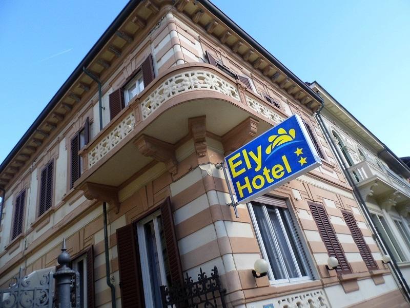 Hotel Ely Виареджо Екстериор снимка