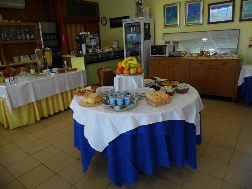 Hotel Ely Виареджо Екстериор снимка