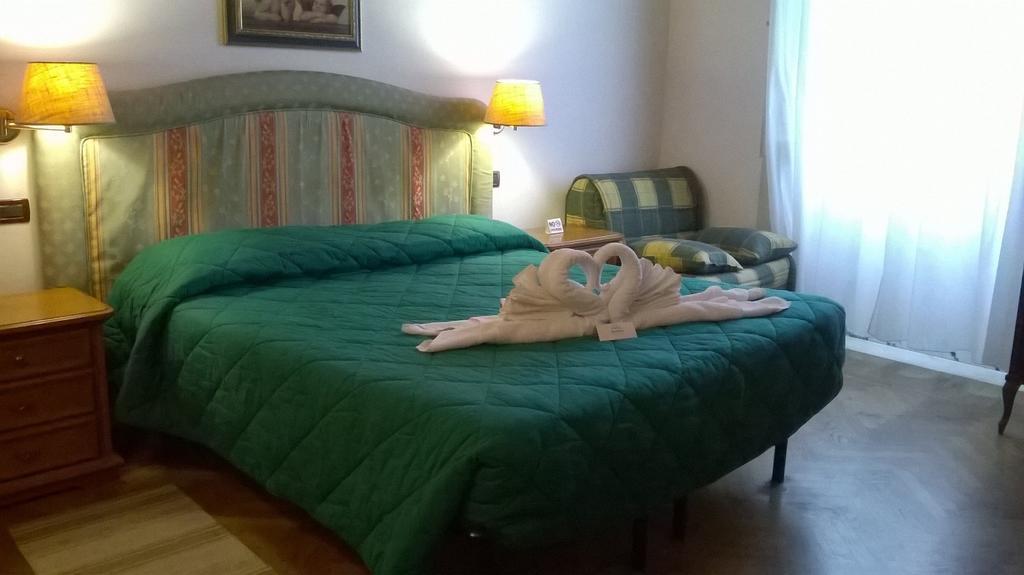 Hotel Ely Виареджо Стая снимка