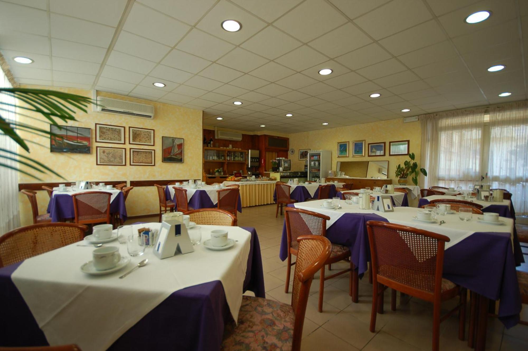 Hotel Ely Виареджо Екстериор снимка