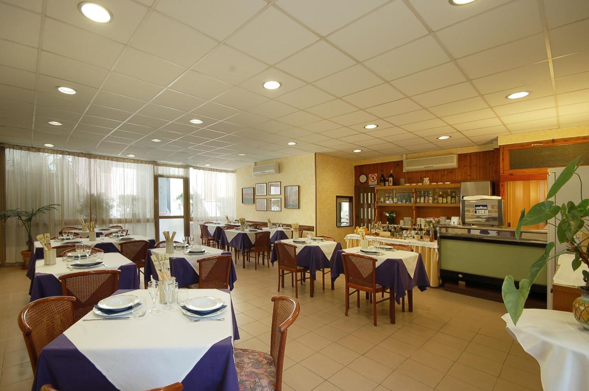 Hotel Ely Виареджо Екстериор снимка
