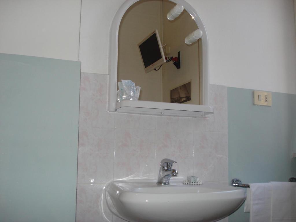 Hotel Ely Виареджо Стая снимка