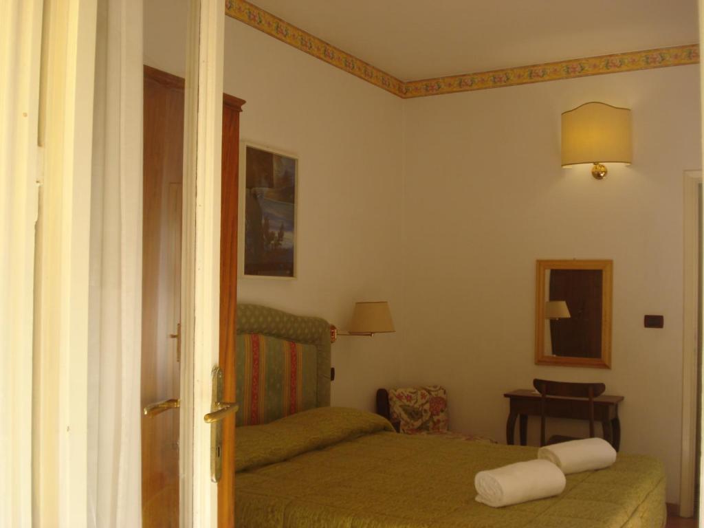 Hotel Ely Виареджо Стая снимка