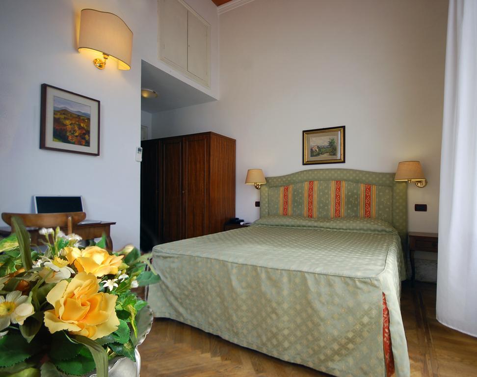 Hotel Ely Виареджо Стая снимка