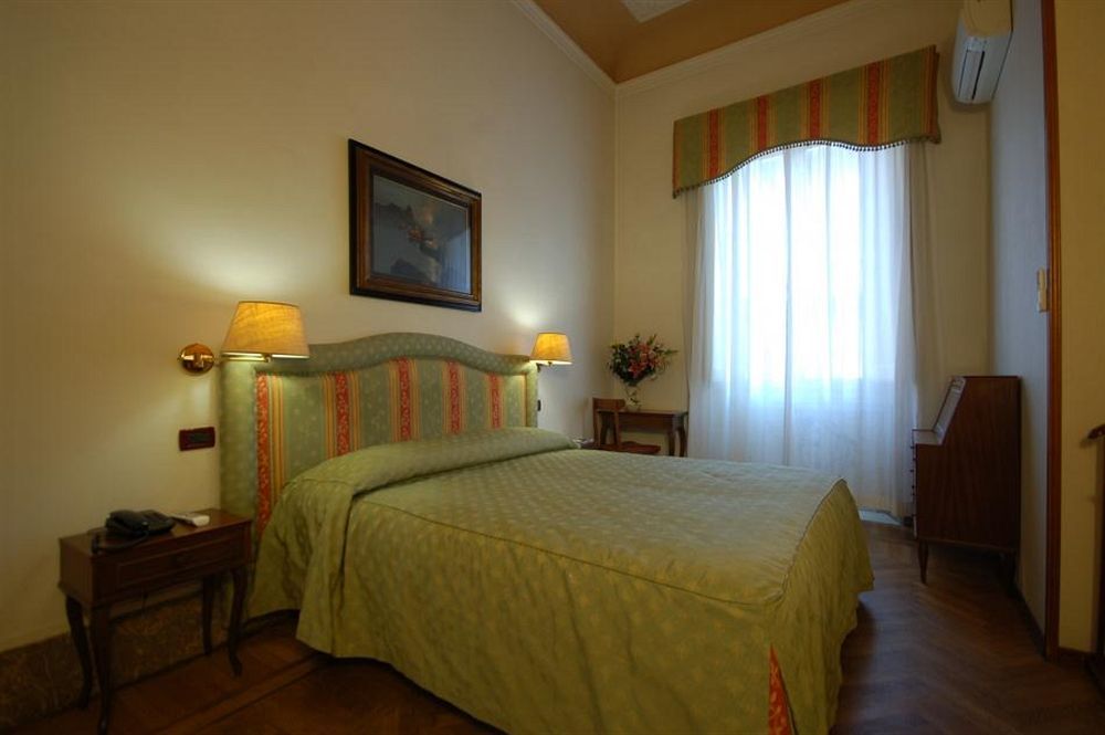 Hotel Ely Виареджо Екстериор снимка