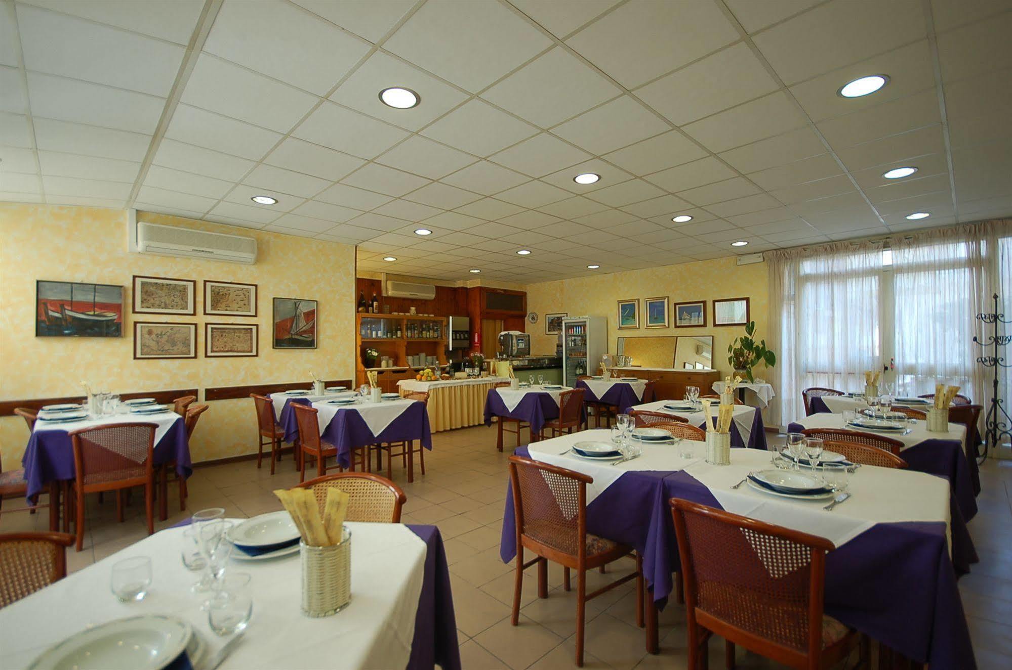 Hotel Ely Виареджо Екстериор снимка