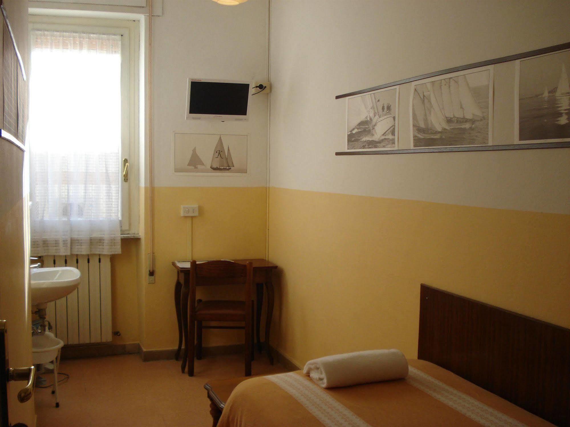 Hotel Ely Виареджо Екстериор снимка