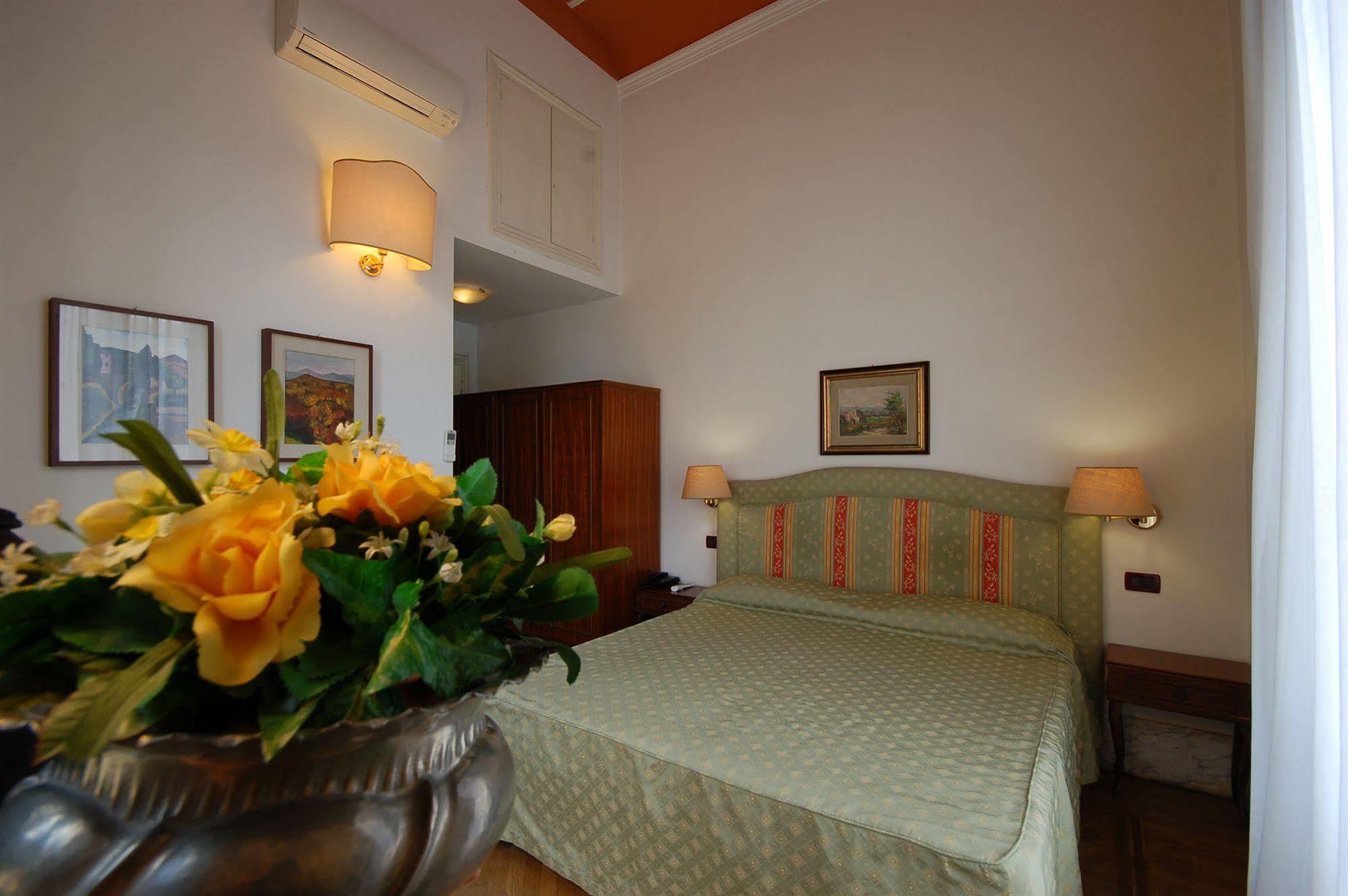 Hotel Ely Виареджо Екстериор снимка