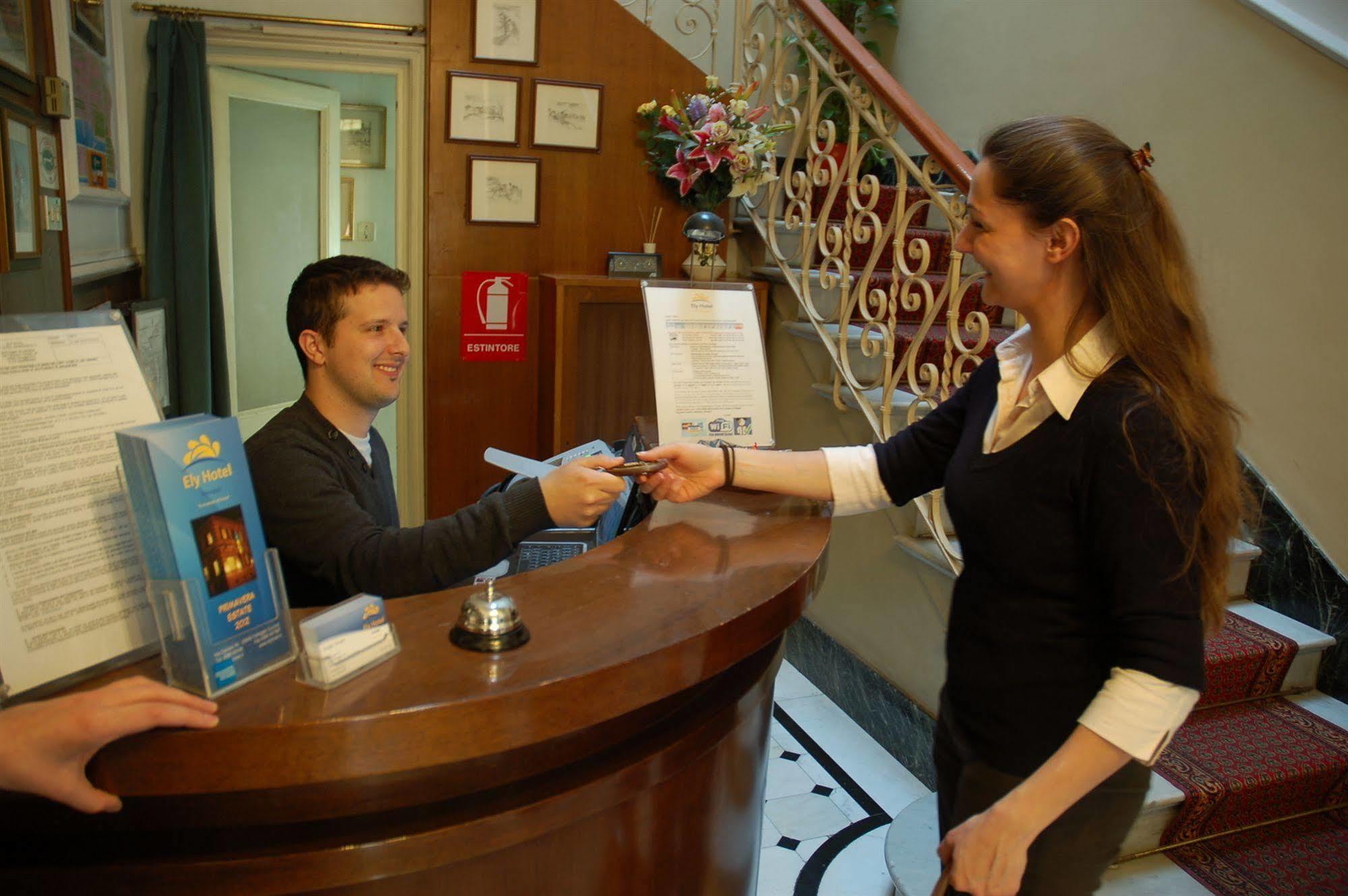 Hotel Ely Виареджо Екстериор снимка