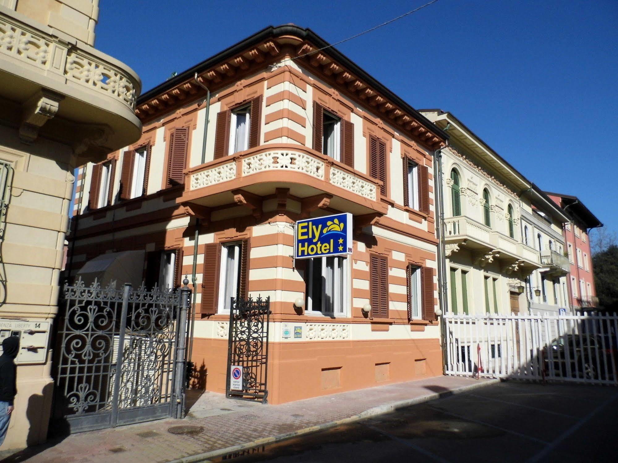 Hotel Ely Виареджо Екстериор снимка
