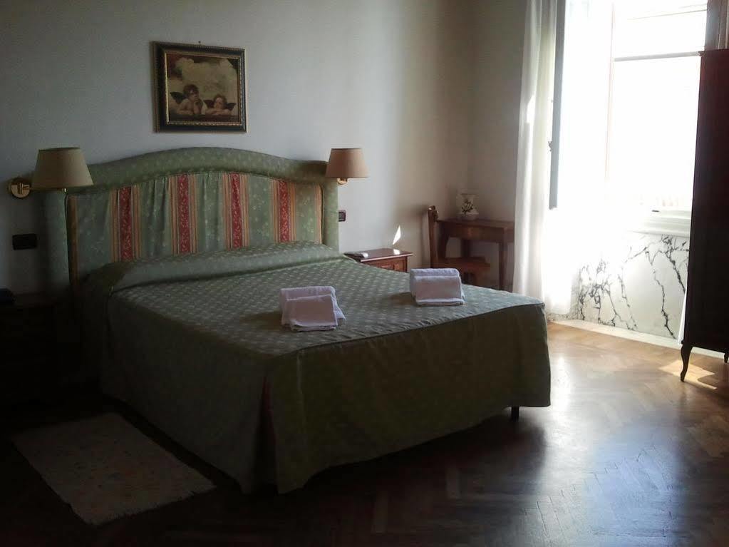 Hotel Ely Виареджо Екстериор снимка